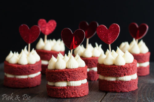 Mini red velvet cakejes